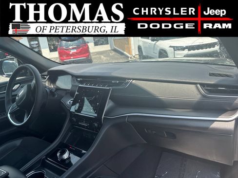 Used 2024 Jeep Grand Cherokee Altitude AWD/4WD image 26