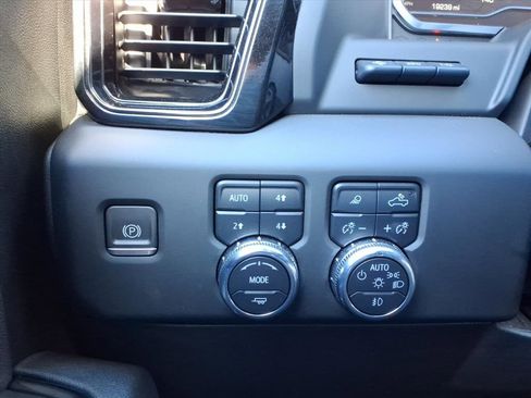 Used 2023 GMC Sierra 1500 AT4 w/ AT4 Premium Package image 24