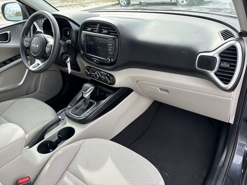 Used 2023 Kia Soul LX image 28