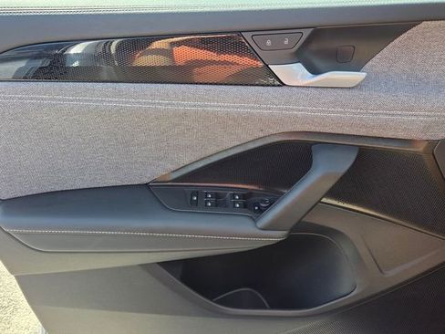 Used 2025 Volkswagen Tiguan S image 27