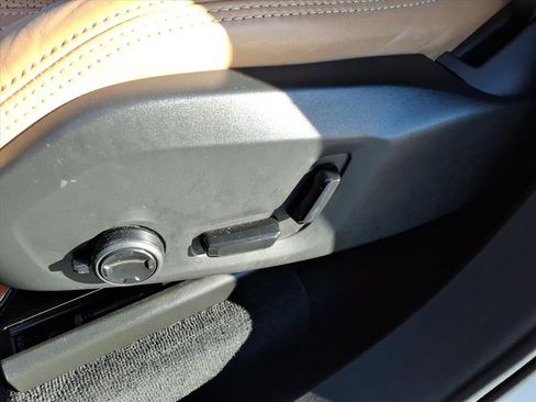 Used 2021 Volvo XC90 T8 Inscription w/ Lounge Package image 17