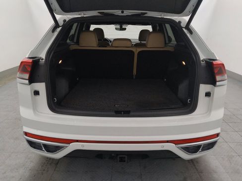 Used 2020 Volkswagen Atlas Cross Sport SE w/ Panoramic Sunroof Package image 29