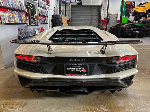 Used 2017 Lamborghini Aventador S AWD/4WD image 12