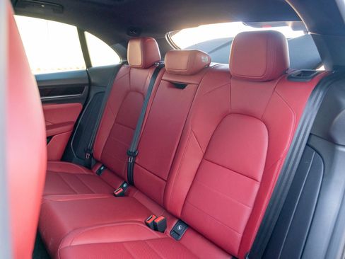 Certified 2025 Porsche Macan Electric image 22