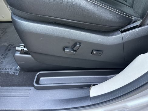 Used 2017 Dodge Grand Caravan SXT FWD image 6