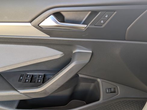 Used 2025 Volkswagen Jetta SE w/ Sunroof Package FWD image 16