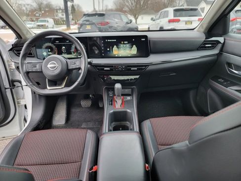 Used 2025 Nissan Kicks SR w/ SR Premium Package image 20