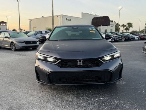 Used 2025 Honda Civic Sport image 3