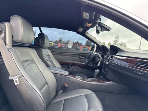 Used 2011 BMW 328i Convertible image 13
