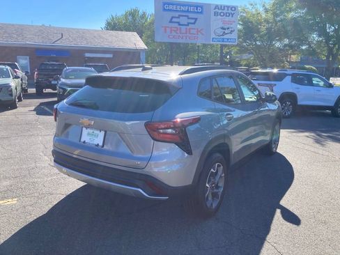 Used 2024 Chevrolet Trax LT w/ Driver Confidence Package FWD image 29