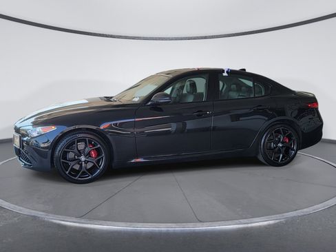 Used 2021 Alfa Romeo Giulia Ti w/ Nero Edizione AWD/4WD image 4