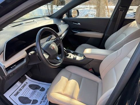 Certified 2024 Cadillac XT4 Luxury w/ Cold Weather Package image 8