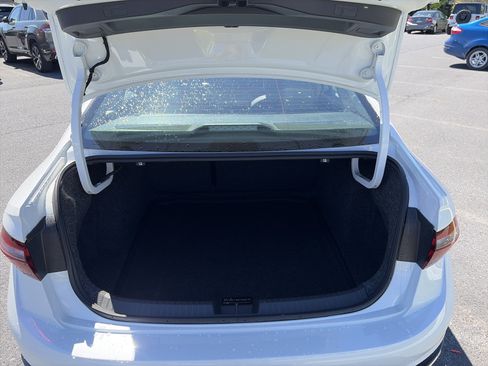 Used 2025 Volkswagen Jetta SEL image 25