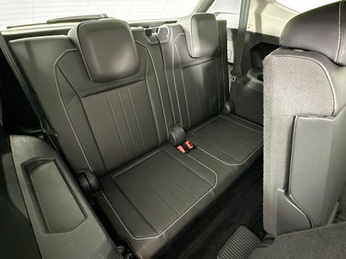 Used 2022 Volkswagen Tiguan SE image 25