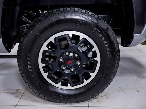 Used 2025 Toyota Tacoma TRD Off-Road image 28