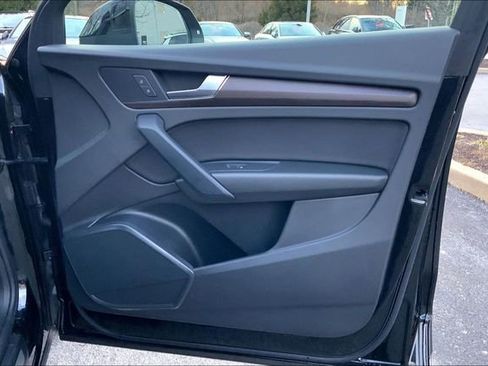 Used 2023 Audi Q5 2.0T Premium w/ Convenience Package image 22