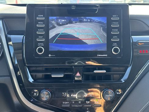 Used 2022 Toyota Camry SE image 19
