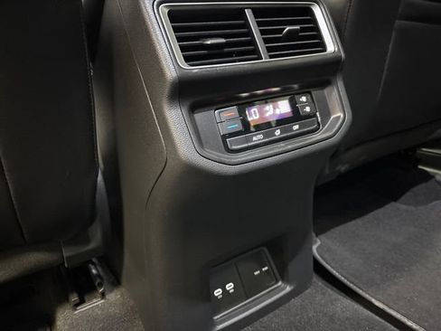 Used 2024 Volkswagen Atlas SE AWD/4WD image 31