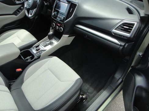 Used 2019 Subaru Forester Premium AWD/4WD image 16