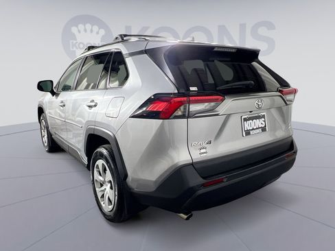 Used 2021 Toyota RAV4 LE image 4