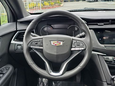 Used 2025 Cadillac XT6 Luxury image 19