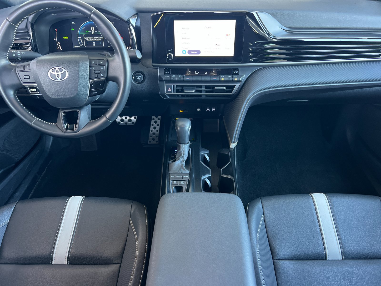 Used 2025 Toyota Camry SE FWD image 13