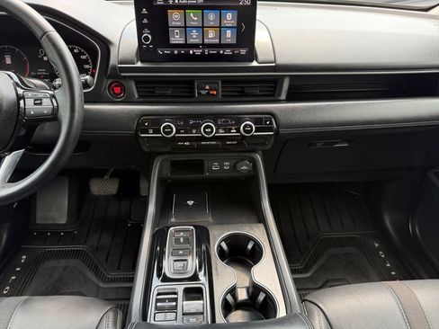 Used 2025 Honda Pilot EX-L image 18