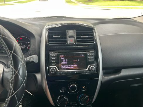 Used 2018 Nissan Versa Note SV FWD image 9