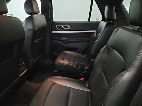 Used 2017 Ford Explorer XLT w/ Equipment Group 202A AWD/4WD image 18