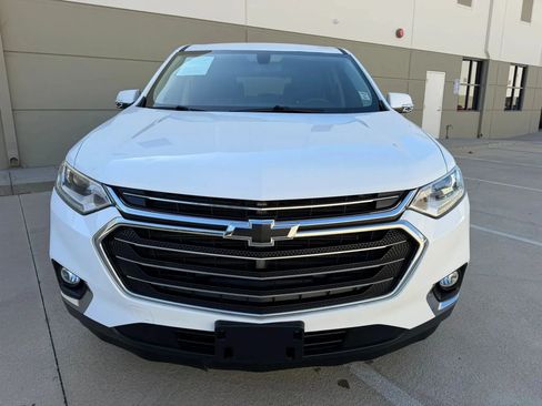 Used 2018 Chevrolet Traverse LT FWD image 2