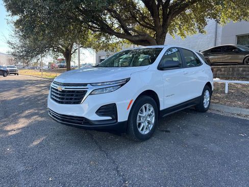 Used 2024 Chevrolet Equinox LS image 3