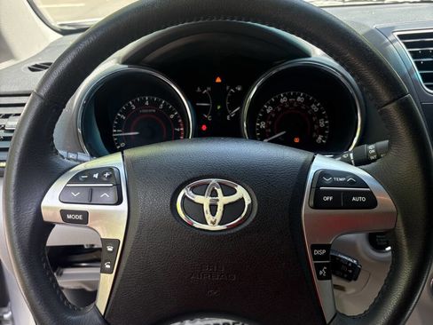 Used 2013 Toyota Highlander Limited AWD/4WD image 19