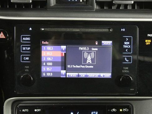 Used 2017 Toyota Corolla LE image 28