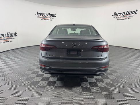 Used 2023 Volkswagen Jetta SE w/ Panoramic Sunroof Package image 10