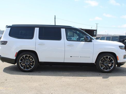 New 2025 Jeep Grand Wagoneer Series III w/ Rear Seat Video Group 1 image 7