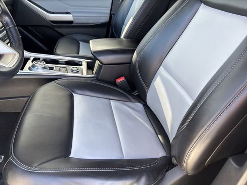 Used 2022 Ford Explorer XLT w/ Equipment Group 202A image 23