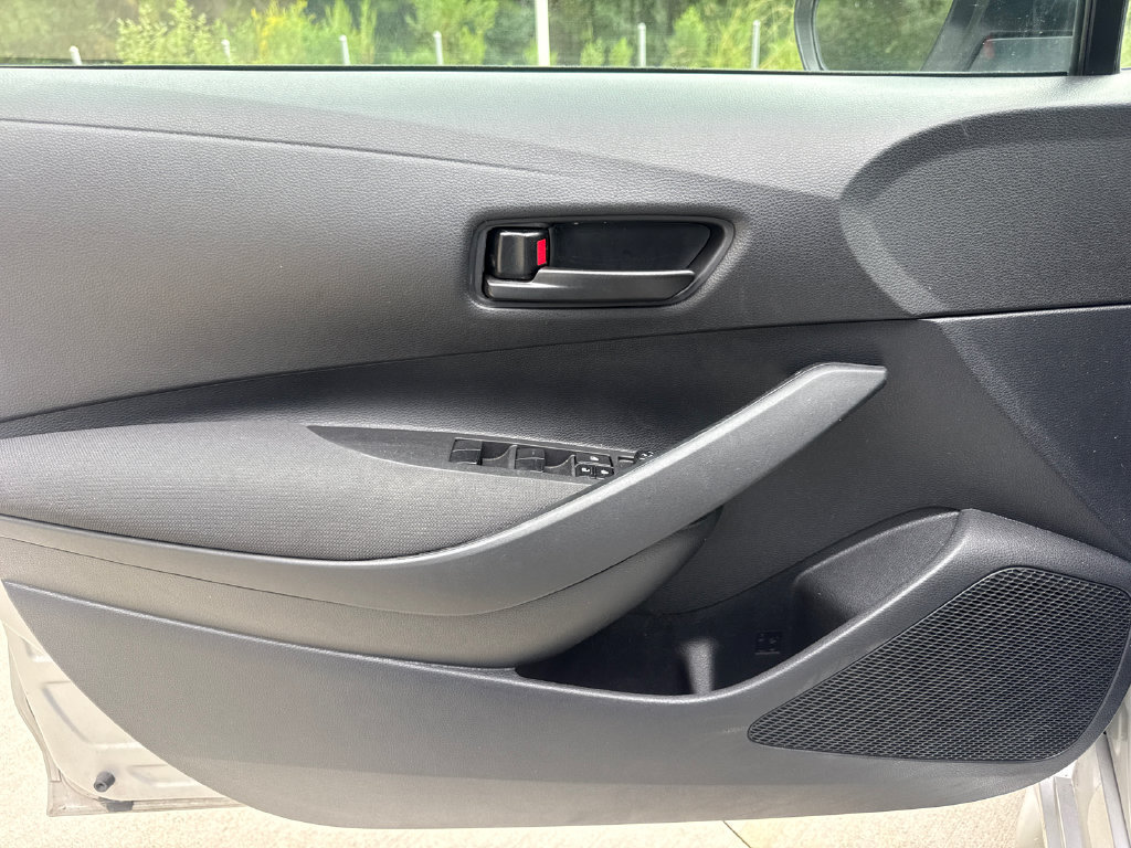 Used 2025 Toyota Corolla LE FWD image 13