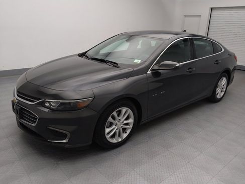 Used 2017 Chevrolet Malibu LT image 2