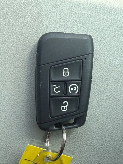 Used 2022 Volkswagen Tiguan SE R-Line AWD/4WD image 30