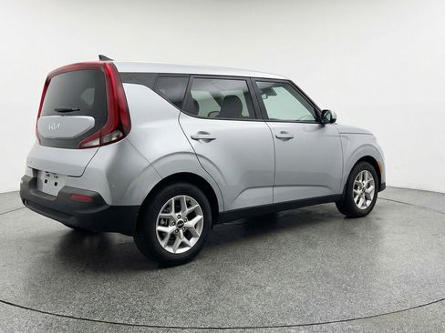 Used 2025 Kia Soul LX w/ LX Technology Package image 9