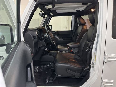 Used 2018 Jeep Wrangler Unlimited Sahara AWD/4WD image 22