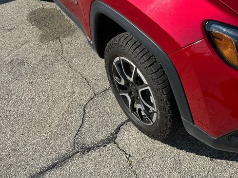 Used 2025 Jeep Compass Trailhawk AWD/4WD image 2