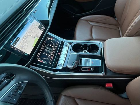 Used 2023 Audi Q8 Prestige image 28