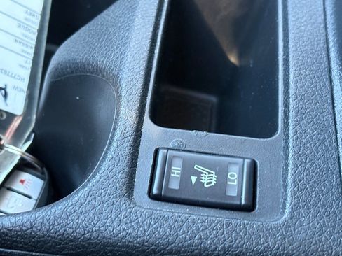 Used 2017 Nissan Rogue SV image 23