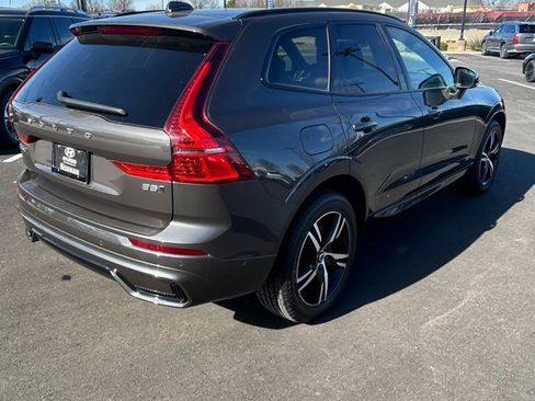 Used 2022 Volvo XC60 B5 R-Design image 8