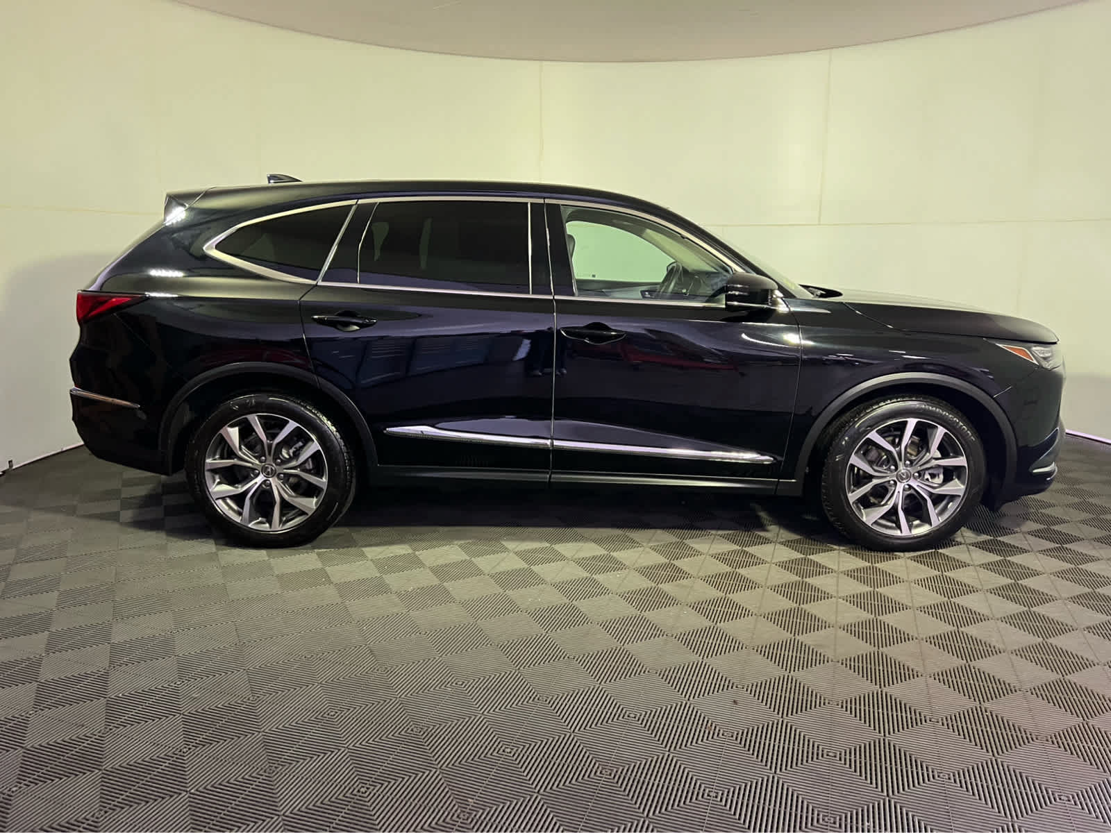 Certified 2024 Acura MDX w/ Technology Package AWD/4WD image 8