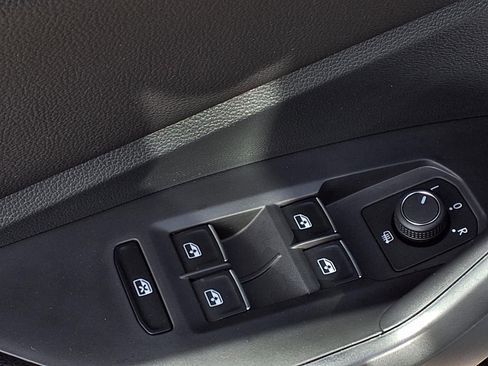 Certified 2025 Volkswagen Jetta Sport image 19