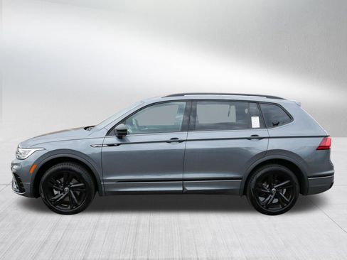 Certified 2024 Volkswagen Tiguan SE R-Line image 4