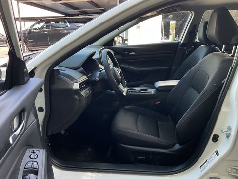 Used 2025 Nissan Altima 2.5 SV FWD image 10