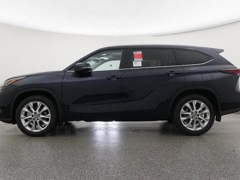New 2026 Toyota Highlander Limited image 19